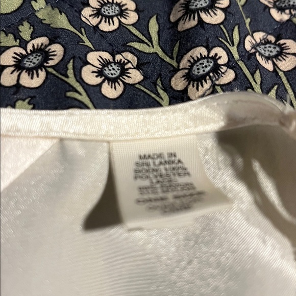 Vintage Victoria's Secret Cream bridal Satin Robe with Lace and sequin detail OS - Picture 3 of 5